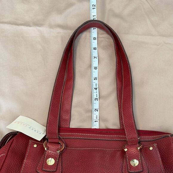 NWT First Issue red pebbled faux leather bag 1 inside & outside pocket zip close - Picture 12 of 13